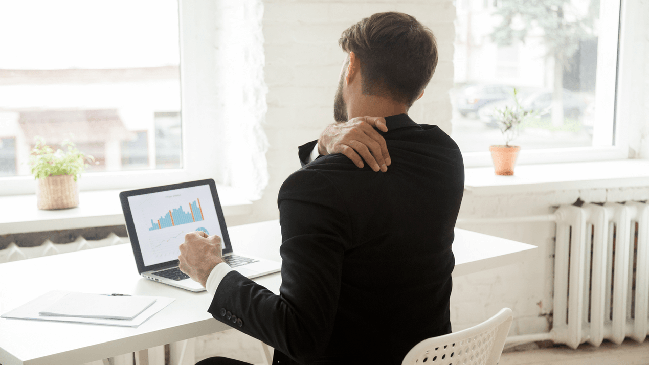Bol u leđima od sjedećeg rada na računalu